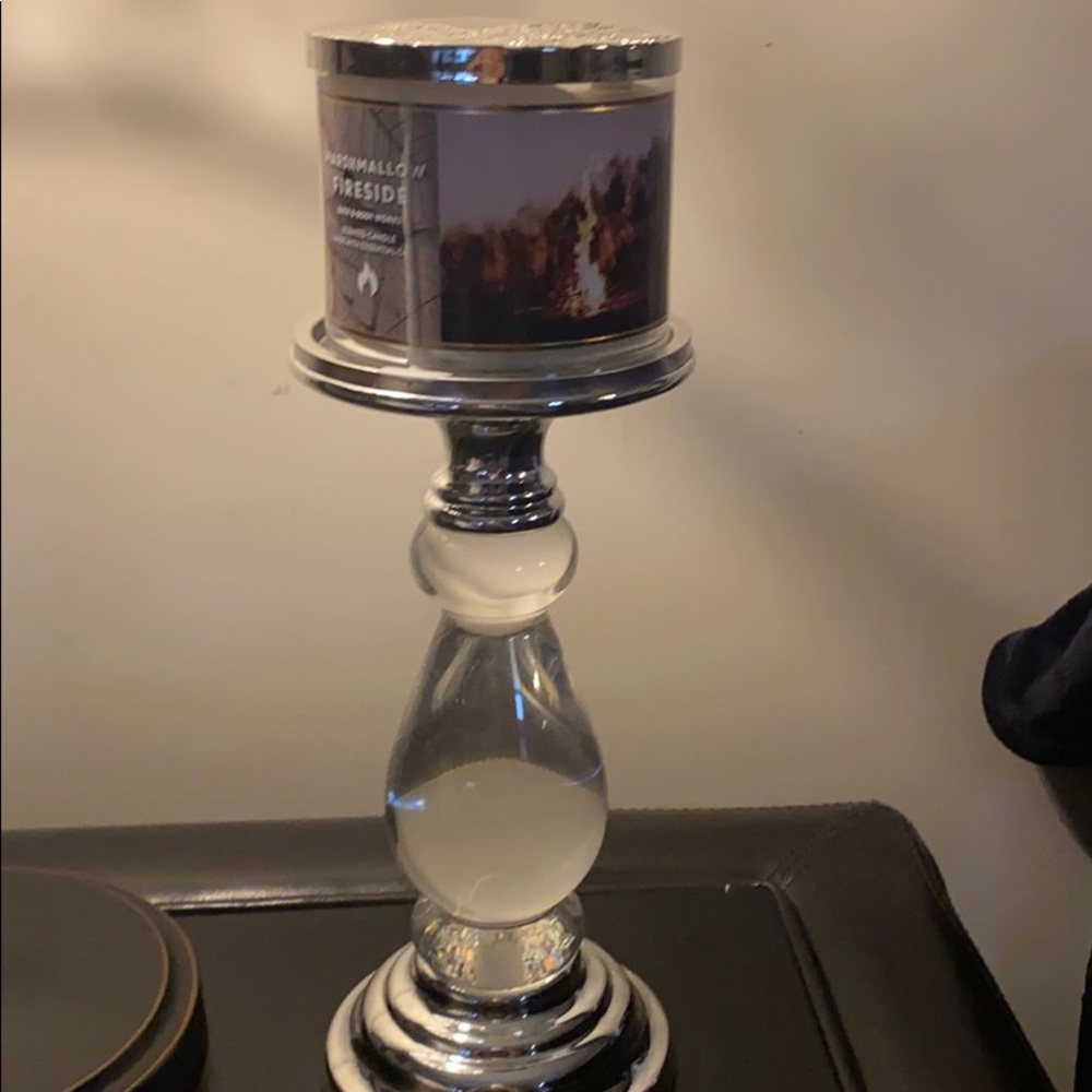 Bath body works candle holder that light up